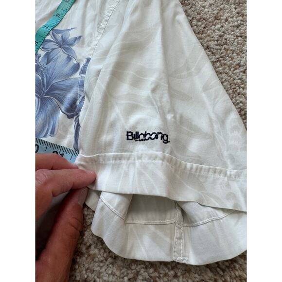 Billabong Hawaiian Print shirt size Large, Short Sleeves; Blue & white - Picture 7 of 10